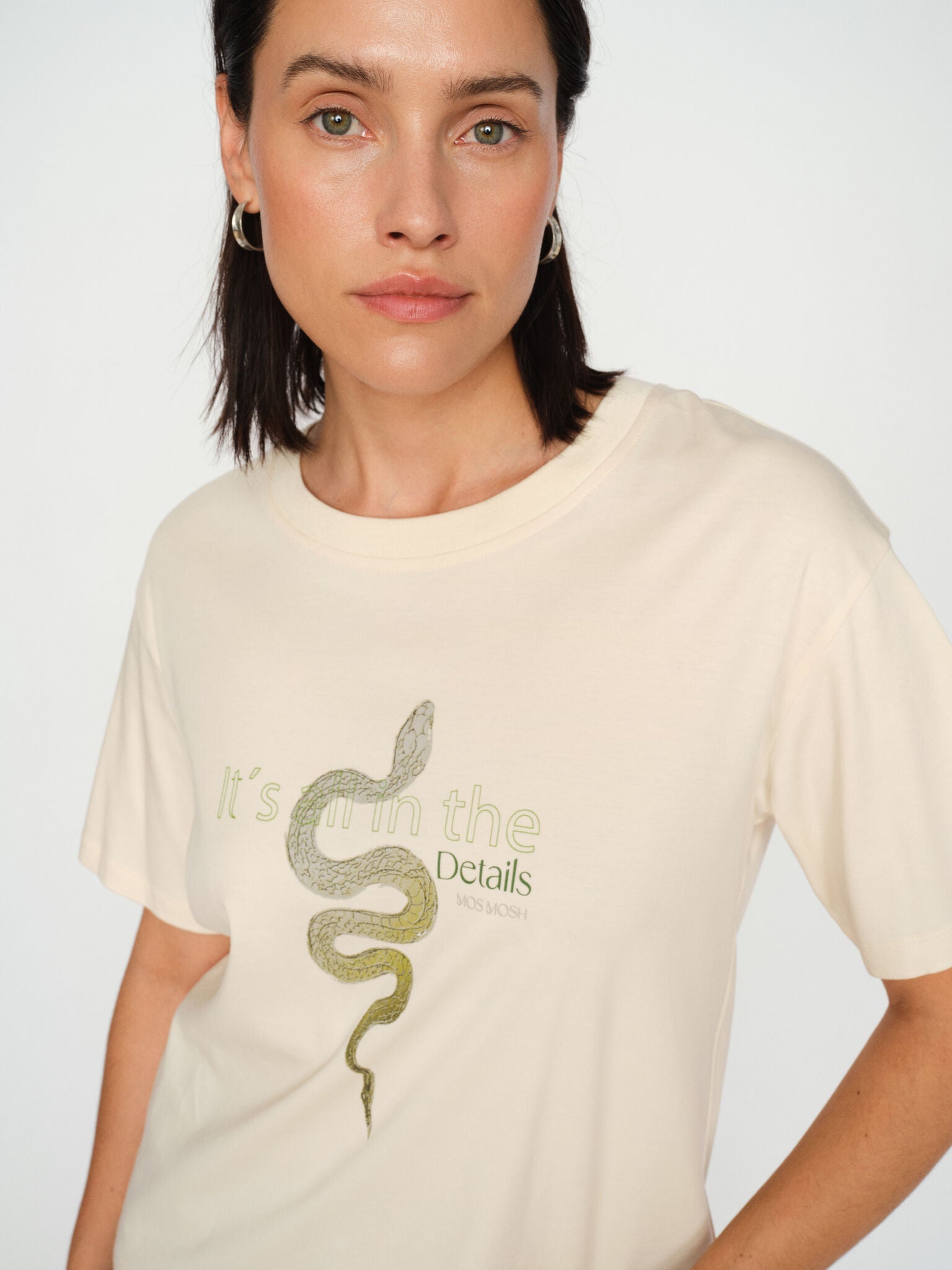 Modelshot / Ecru / Detail